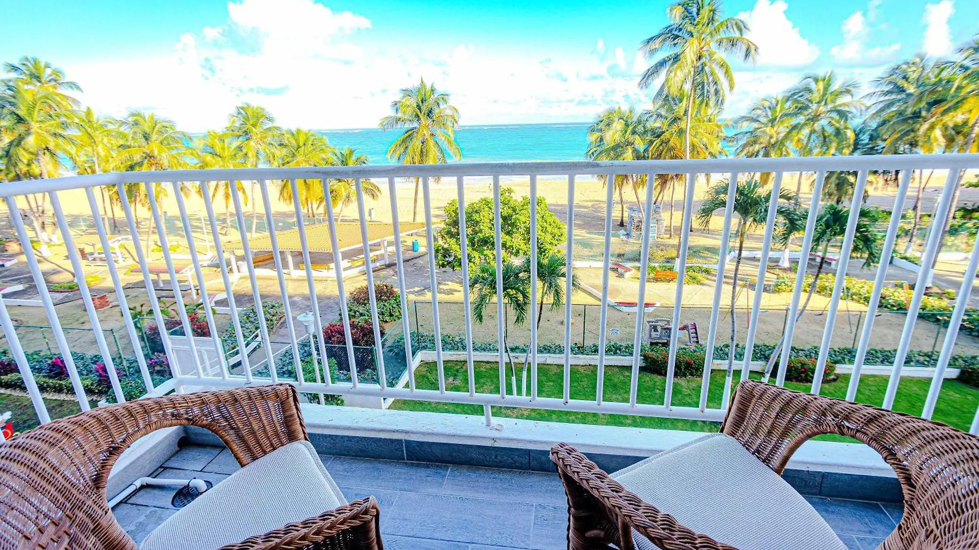 Family Beach Getaway- Isla Verde Paradise San Juan